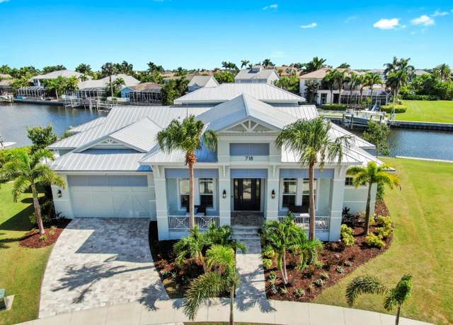 Property at 718 Pinckney Dr, Apollo Beach, FL 33572, 5 beds, 5.5 baths