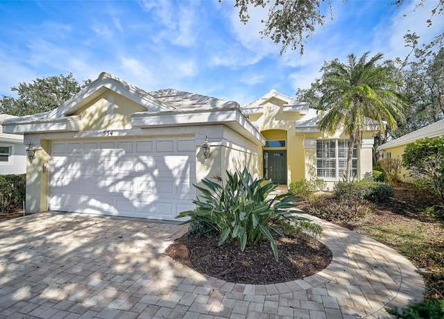 Property at 554 Fallbrook Dr, Venice, FL 34292, 3 beds, 2 baths