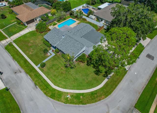 Property at 107 Elm Sq S, Lakeland, FL 33813, 4 beds, 2.5 baths
