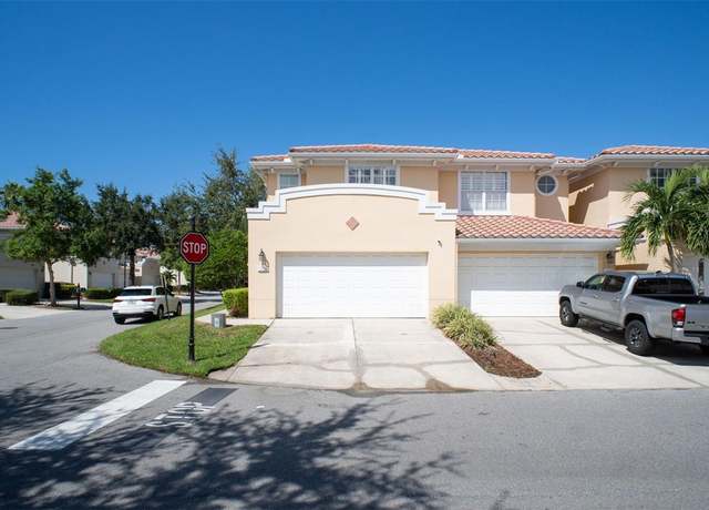 Property at 121 Valencia Cir, St Petersburg, FL 33716, 3 beds, 2.5 baths