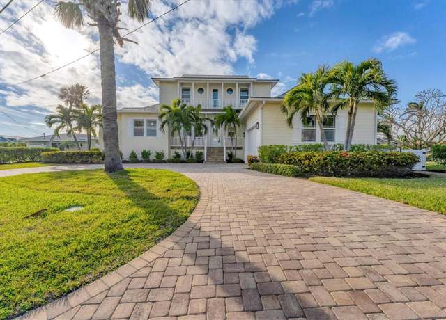 Property at 634 Key Royale Dr, Holmes Beach, FL 34217, 4 beds, 3.5 baths