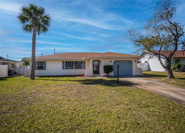 Property at 358 Pineview Dr, Venice, FL 34293, 2 beds, 2 baths