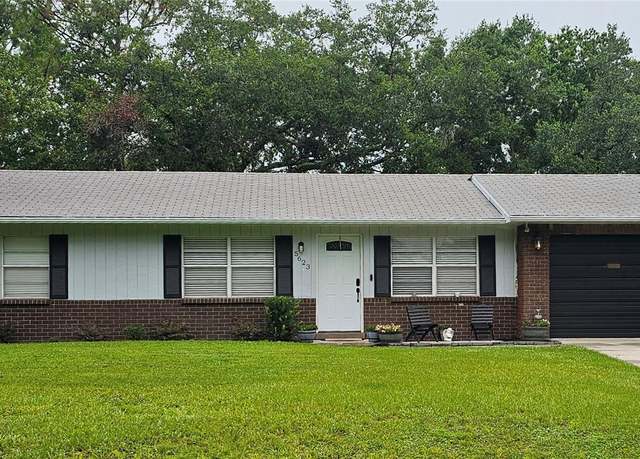 Property at 5623 Southernview Dr, Zephyrhills, FL 33541, 2 beds, 2 baths