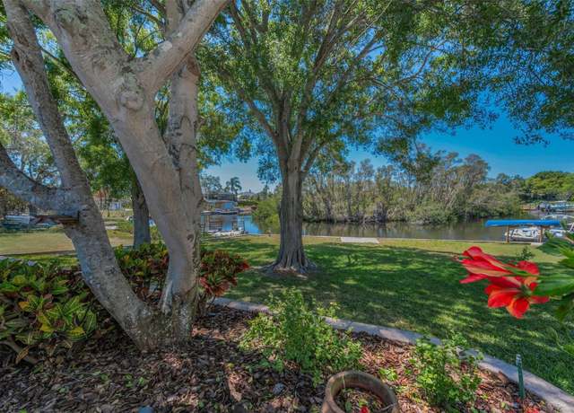 Property at 3133 Pineview Dr, Holiday, FL 34691, 3 beds, 2 baths