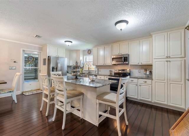 Property at 17 Juniper Dr, Davenport, FL 33837, 3 beds, 2 baths