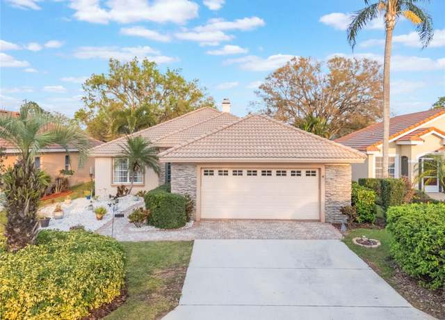 Property at 204 Lake Region Blvd S, Winter Haven, FL 33881, 3 beds, 2 baths