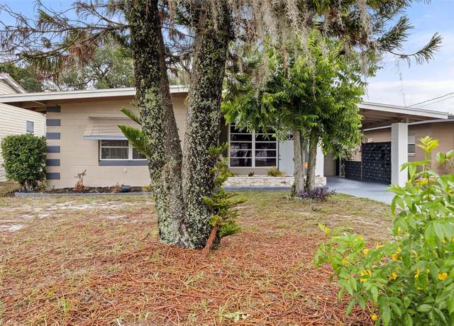 Property at 1113 Oakland Cir, Tavares, FL 32778, 3 beds, 2 baths