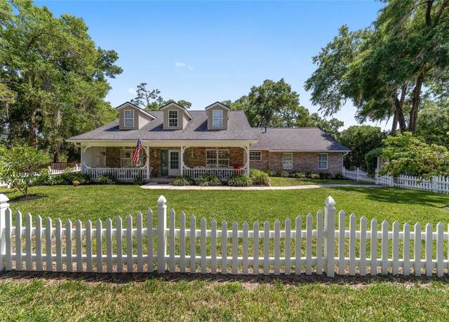 Property at 2820 SE 14th St, Ocala, FL 34471, 3 beds, 3.5 baths