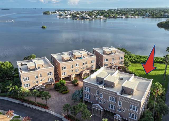Property at 600 Reserve Ln, Dunedin, FL 34698, 4 beds, 3 baths