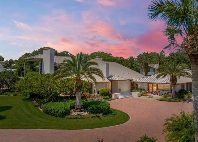 Property at 1006 S Riverside Dr, Edgewater, FL 32132, 4 beds, 5 baths