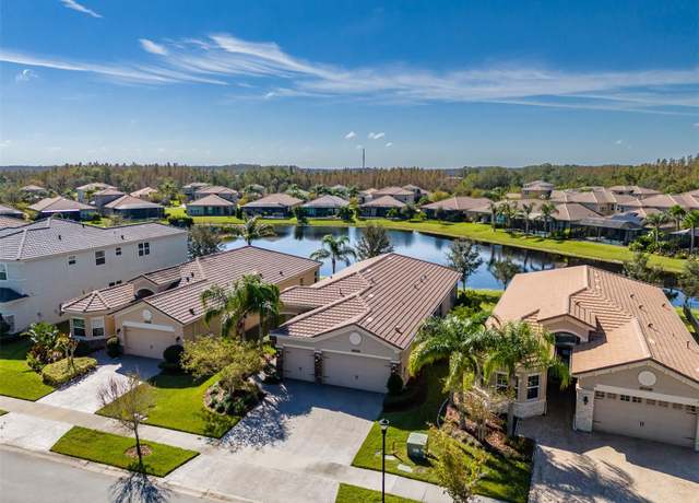 Property at 30200 Southernwood Ct, Wesley Chapel, FL 33543, 3 beds, 3 baths