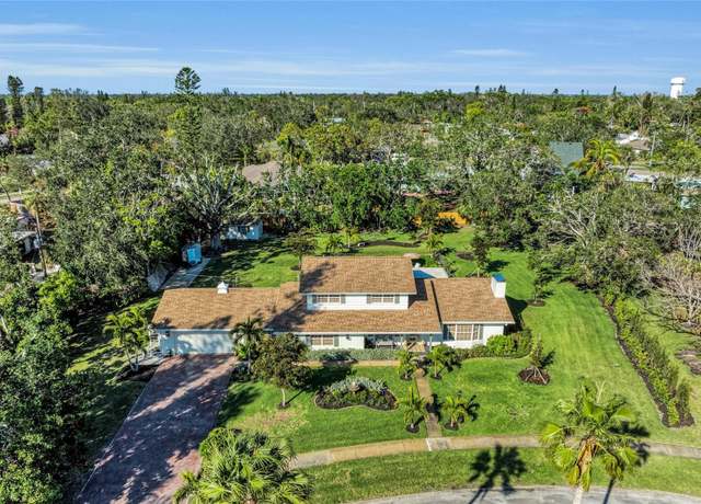 Property at 7820 Seville Cir, Bradenton, FL 34209, 4 beds, 3.5 baths