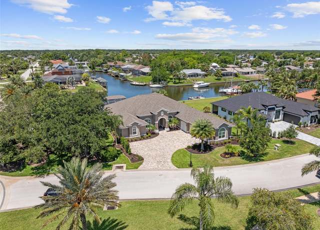 Property at 4 Old Oak Dr N, Palm Coast, FL 32137, 5 beds, 5 baths