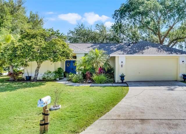 Property at 14 Clear Ct, Palm Coast, FL 32137, 3 beds, 2 baths