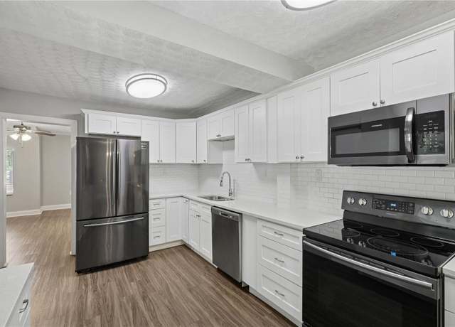 Property at 3301 W Price Ave, Tampa, FL 33611, 4 beds, 2 baths
