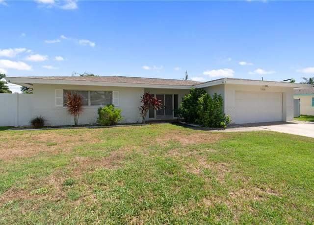 Property at 13898 Jamaica Dr, Seminole, FL 33776, 2 beds, 2 baths