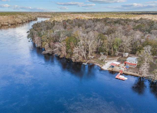 Property at 3130 SW 86th Way, Bell, FL 32619, 3 beds, 2.5 baths