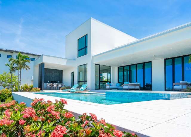 Property at 622 Bayshore Dr, Osprey, FL 34229, 6 beds, 5 baths