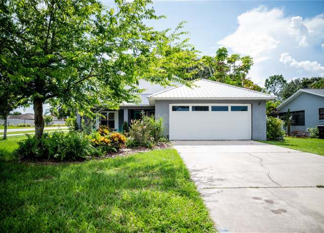 Property at 811 W Heron Pl, Winter Haven, FL 33884, 3 beds, 2 baths