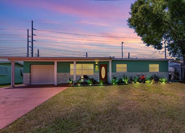 Property at 7530 85th Ln, Seminole, FL 33777, 4 beds, 3 baths