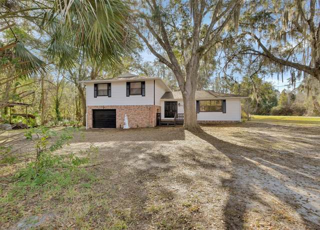 Property at 201 Chapman St, Crescent City, FL 32112, 3 beds, 3 baths