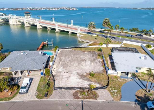 Property at 8043 Causeway Blvd S, St Petersburg, FL 33707