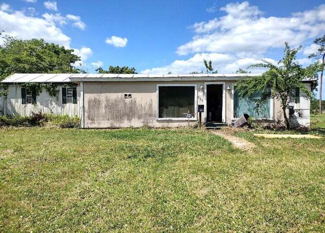 Property at 513 King Charles Cir, Deland, FL 32724, 3 beds, 2 baths