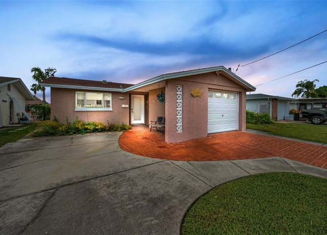 Property at 5033 Blue Heron Dr, New Port Richey, FL 34652, 2 beds, 1 bath