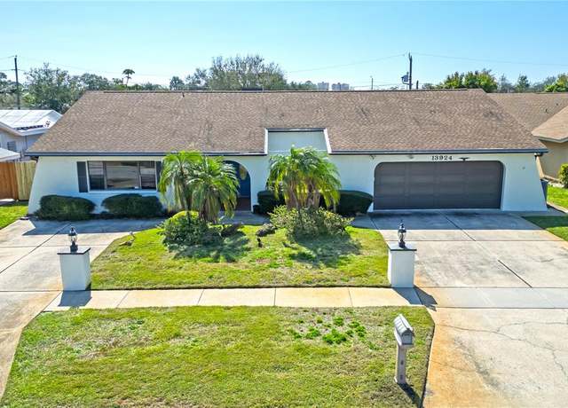 Property at 13924 Oak Forest Blvd S, Seminole, FL 33776, 5 beds, 3.5 baths