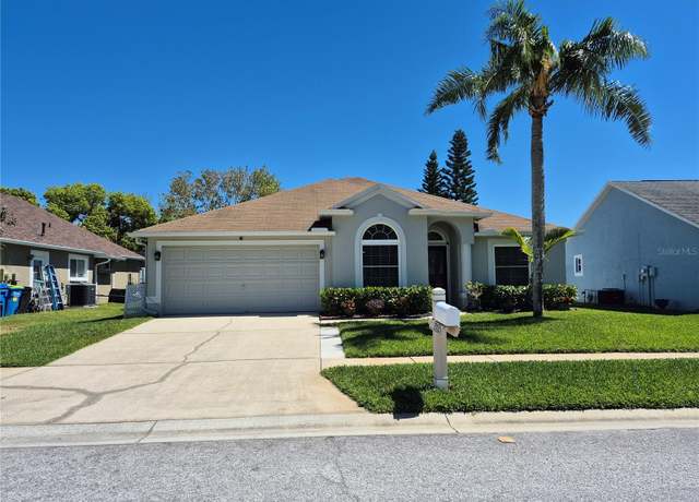 Property at 29123 Crossland Dr, Wesley Chapel, FL 33543, 4 beds, 2 baths