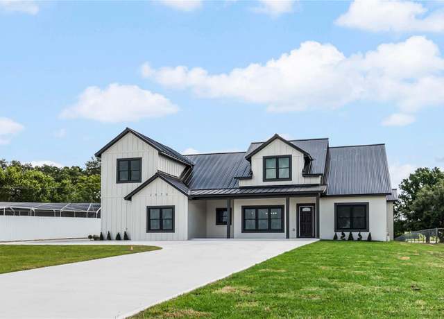 Property at 1070 Lake Ariana Blvd, Auburndale, FL 33823, 3 beds, 2 baths