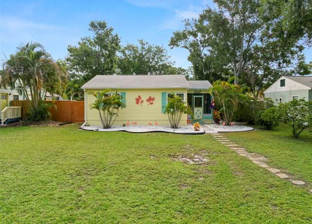Property at 1212 Hull St S, Gulfport, FL 33707, 2 beds, 1.5 baths