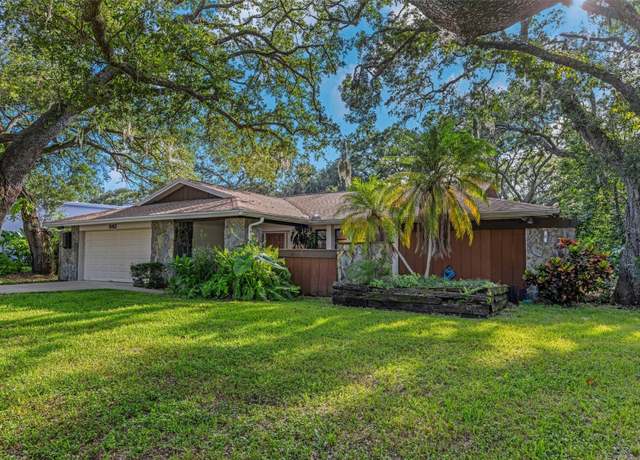 Property at 943 Spanish Oaks Blvd, Palm Harbor, FL 34683, 4 beds, 2.5 baths