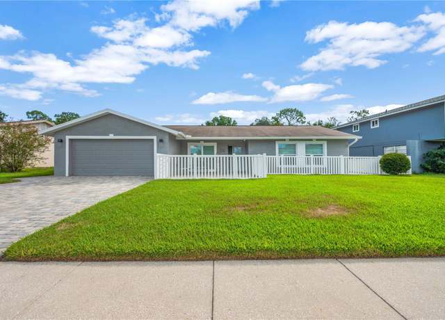 Property at 4002 Briarlake Dr, Valrico, FL 33596, 4 beds, 2.5 baths