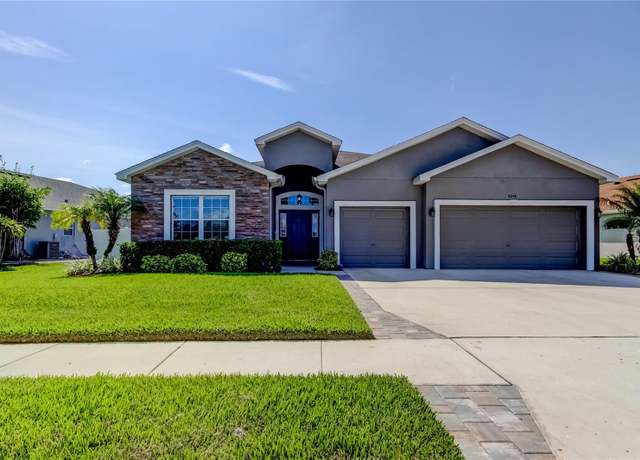 Property at 6648 Castle Green Pl, Zephyrhills, FL 33541, 4 beds, 3 baths
