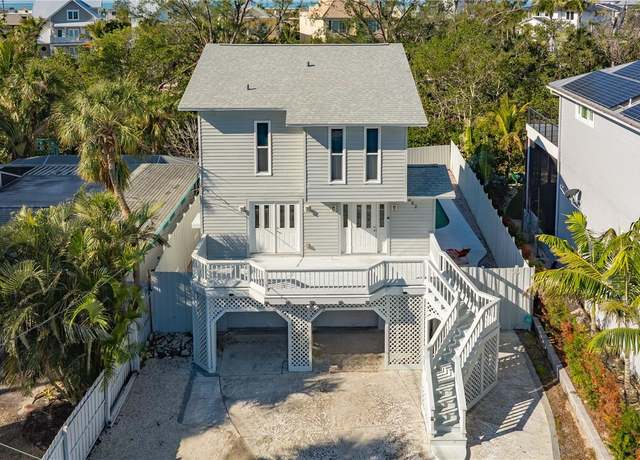 Property at 462 Island Cir, Sarasota, FL 34242, 3 beds, 2.5 baths