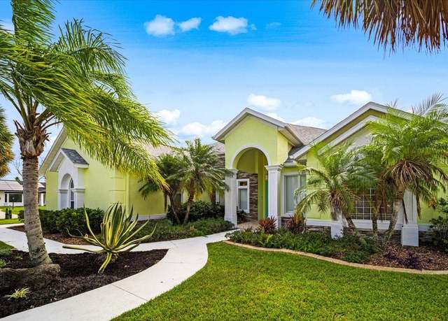 Property at 2 Cherry Ct, Palm Coast, FL 32137, 3 beds, 2.5 baths