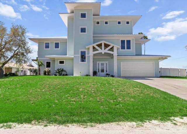 Property at 12010 W Bayshore Dr, Crystal River, FL 34429, 3 beds, 2.5 baths