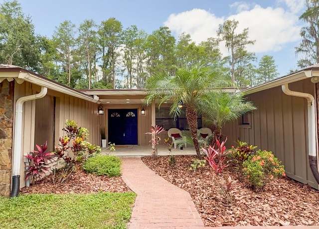 Property at 1025 Reading Rd, Lutz, FL 33558, 3 beds, 2 baths