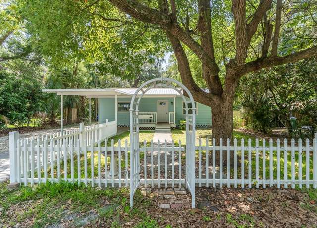 Property at 750 NE 2nd Ave, Crystal River, FL 34428, 4 beds, 3 baths