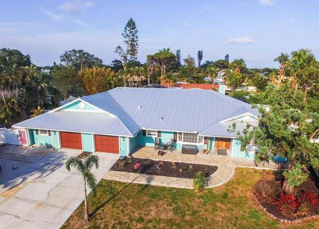 Property at 1021 Estremadura Dr, Bradenton, FL 34209, 4 beds, 3 baths