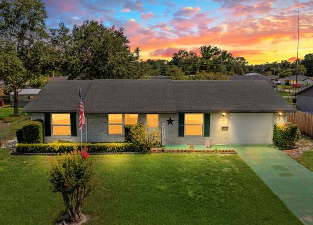 Property at 2825 Woodcrest Ln, Lakeland, FL 33805, 3 beds, 2 baths