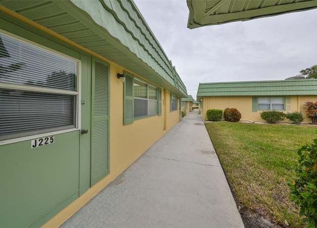 Property at 102 Cambridge Trl #225, Sun City Center, FL 33573, 2 beds, 2 baths