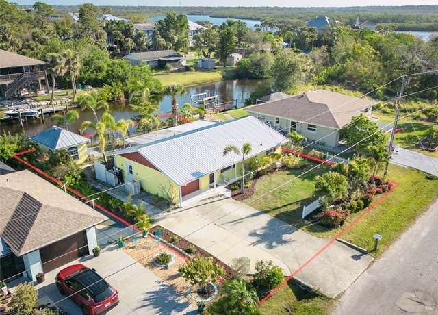 Property at 9031 Hilolo Ln, Venice, FL 34293, 2 beds, 2 baths