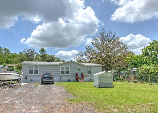 Property at 3832 Michelle Ln, Zephyrhills, FL 33541, 3 beds, 2 baths