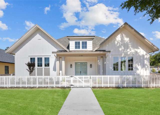 Property at 1101 SW 136th St, Newberry, FL 32669, 4 beds, 4 baths