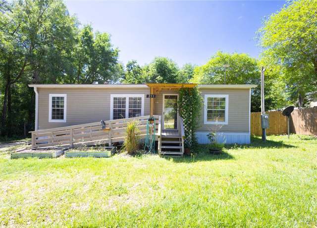 Property at 251 Elm St, Hawthorne, FL 32640, 3 beds, 2 baths
