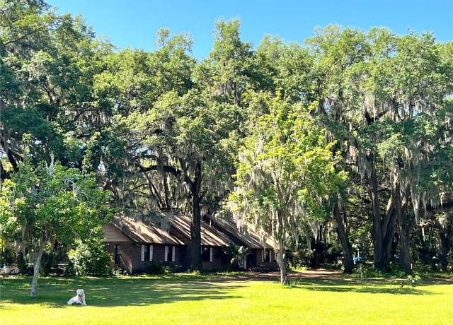 Property at 18108 SE County Road 2082, Hawthorne, FL 32640, 6 beds, 5 baths