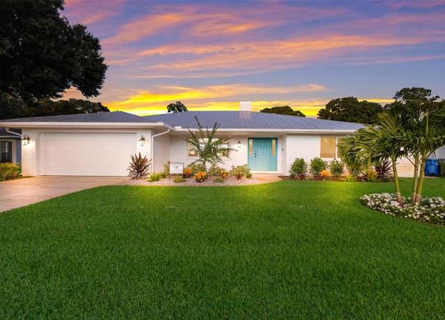 Property at 1915 38th St W, Bradenton, FL 34205, 5 beds, 2 baths