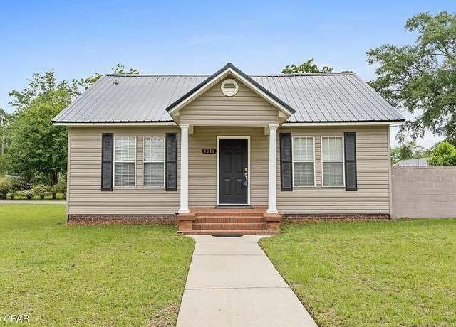 Property at 1016 10th Ave, Graceville, FL 32440, 2 beds, 1 bath